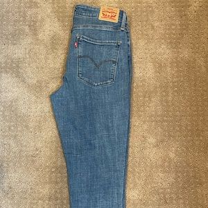 $10!! Levi’s 721 High Rise Skinny size 30